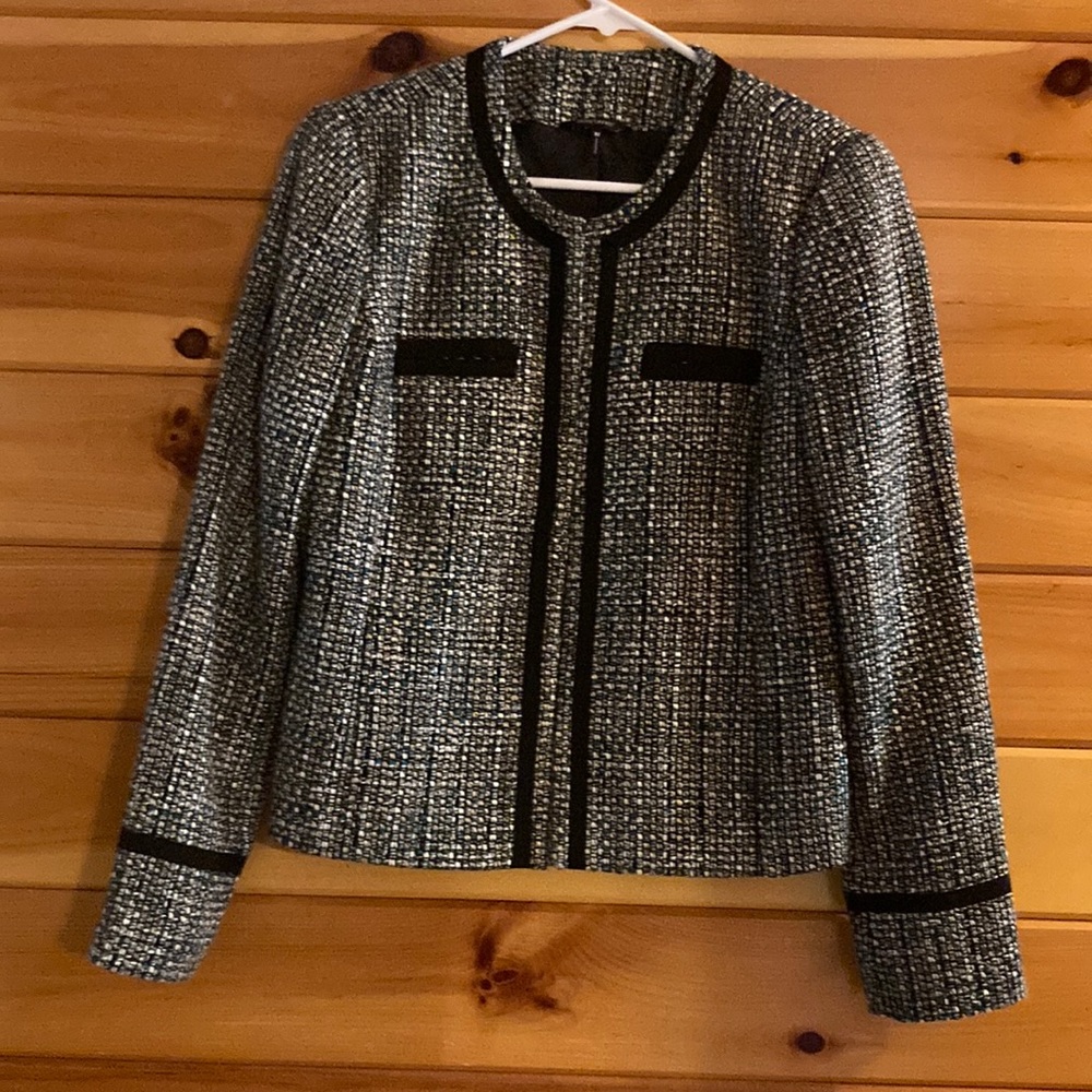 Daisy Fuentes women’s short blazer